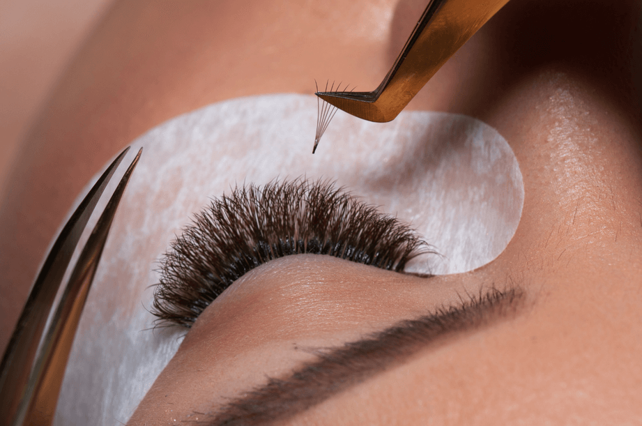 Lashes Moers Wimpernverlängerung bei Kundin