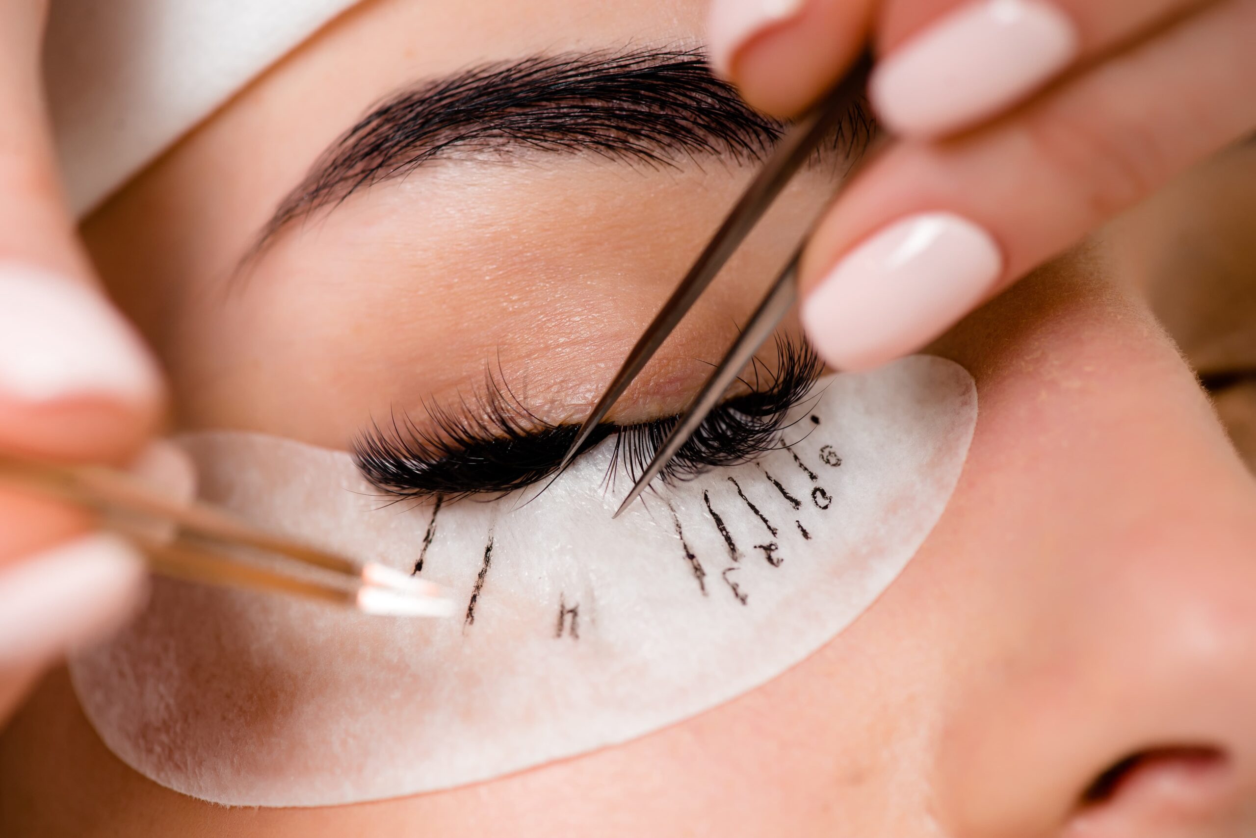 Fresh Up für deine Wimpern: Die schnelle Lösung für kleine Lücken & spontane Termine